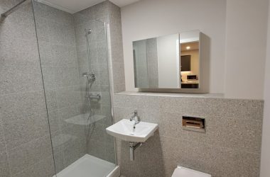 One-bed main bathroom